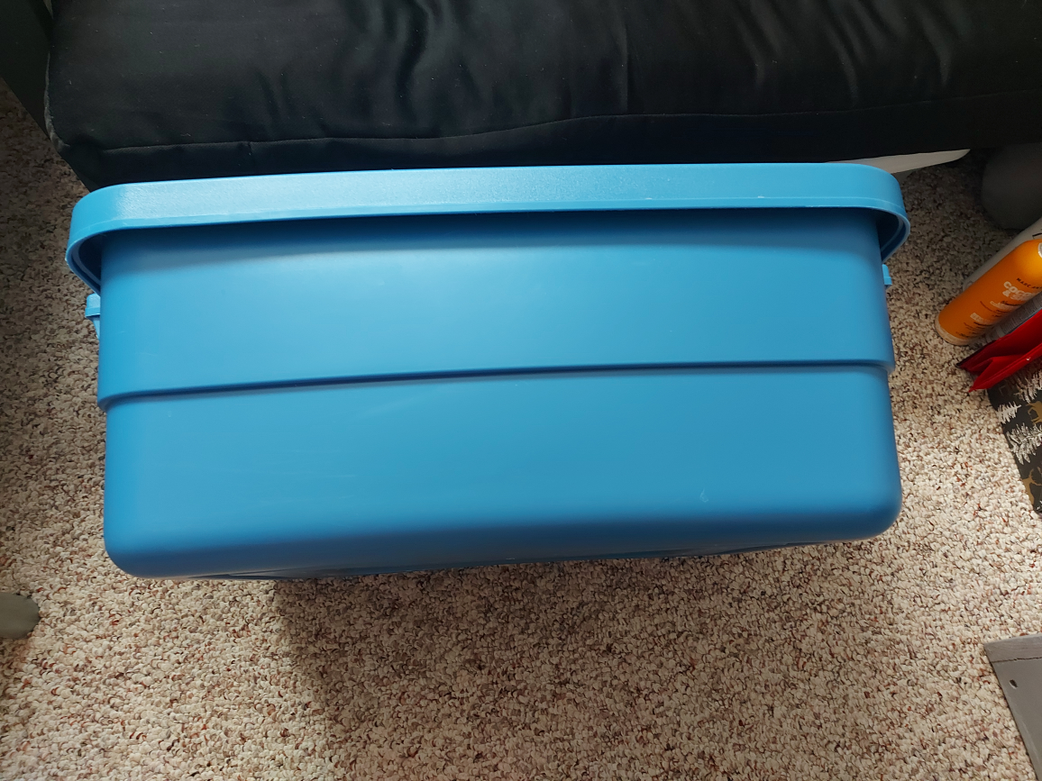 Rubbermaid container - photo 3
