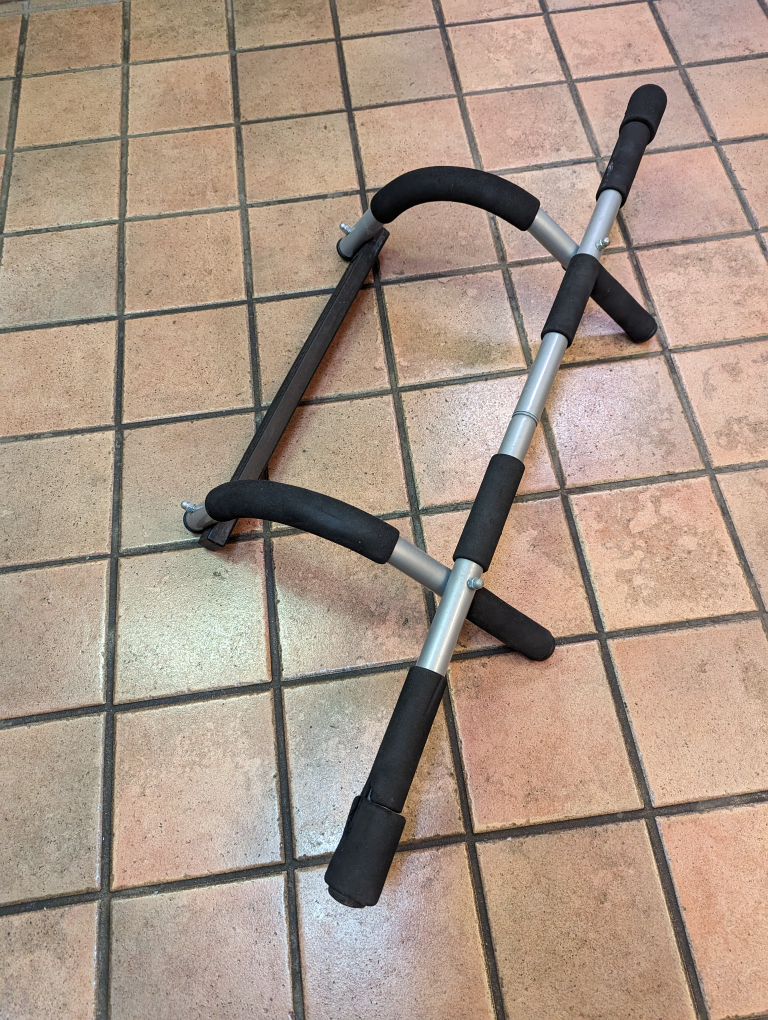 Pure Fitness Multi-Purpose Doorway Pull-Up Bar 🥕 image indicator(2)