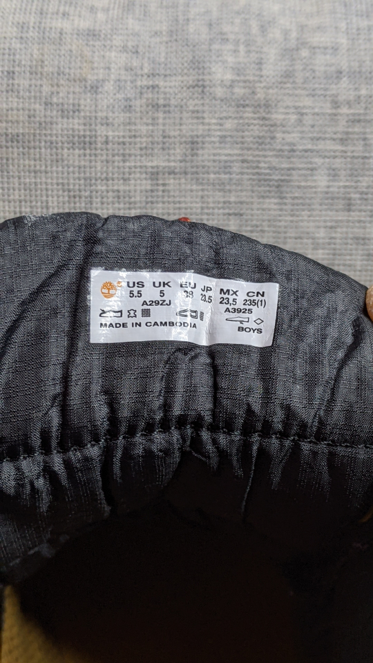 ‼️closet clean-out ‼️Timberland quilted boots image indicator(3)