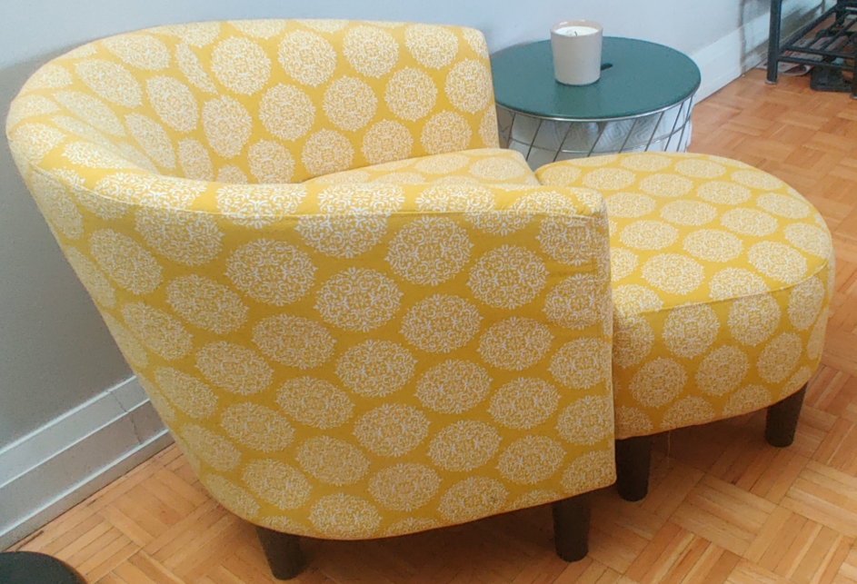 Barrel chair with footstool image indicator(3)