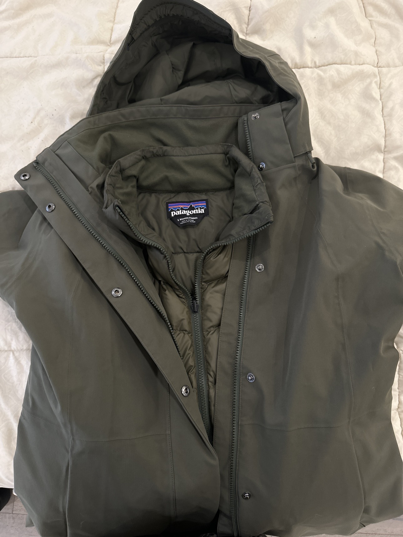 Patagonia Women's Tres 3-in-1 Parka in olive green image indicator(2)