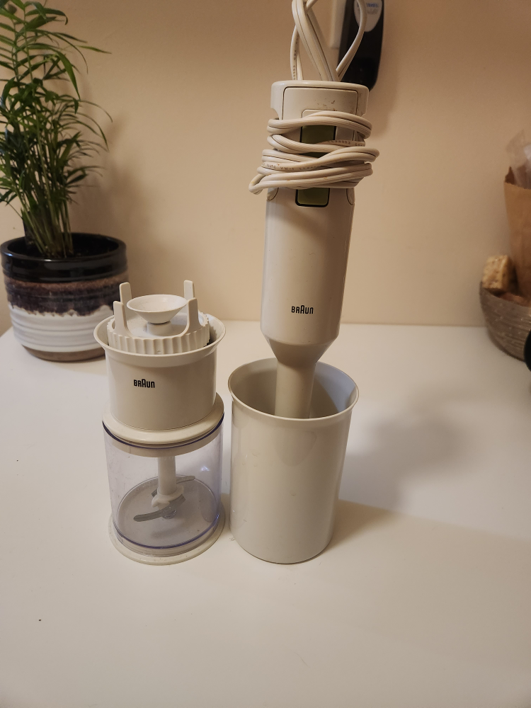 Immersion blender with chopper attachmenr