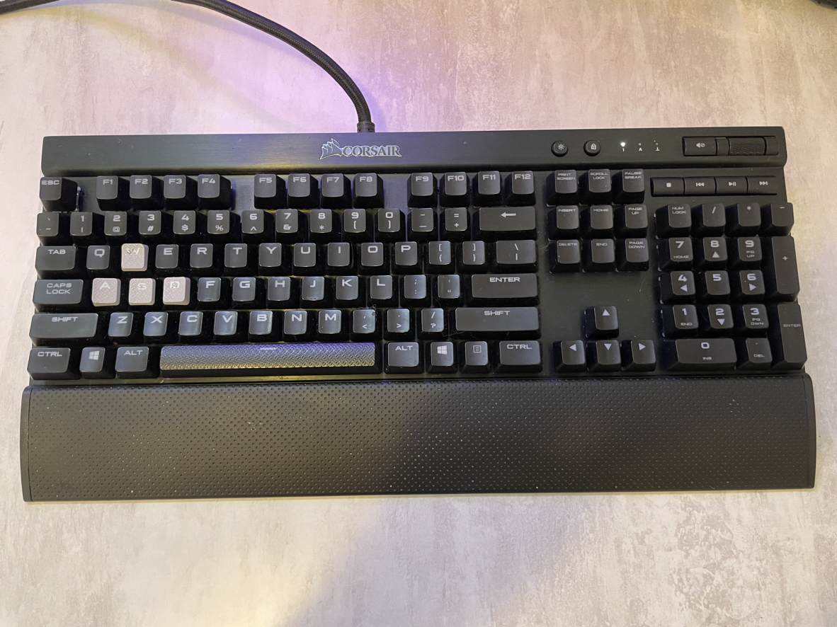 RGB Consair Keyboard image indicator(2)