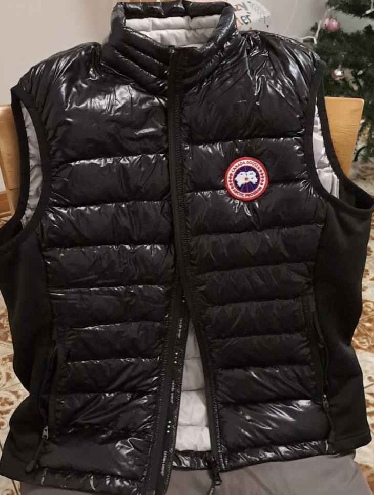 Canada Goose Black colour Vest Brand New size M thumbnail