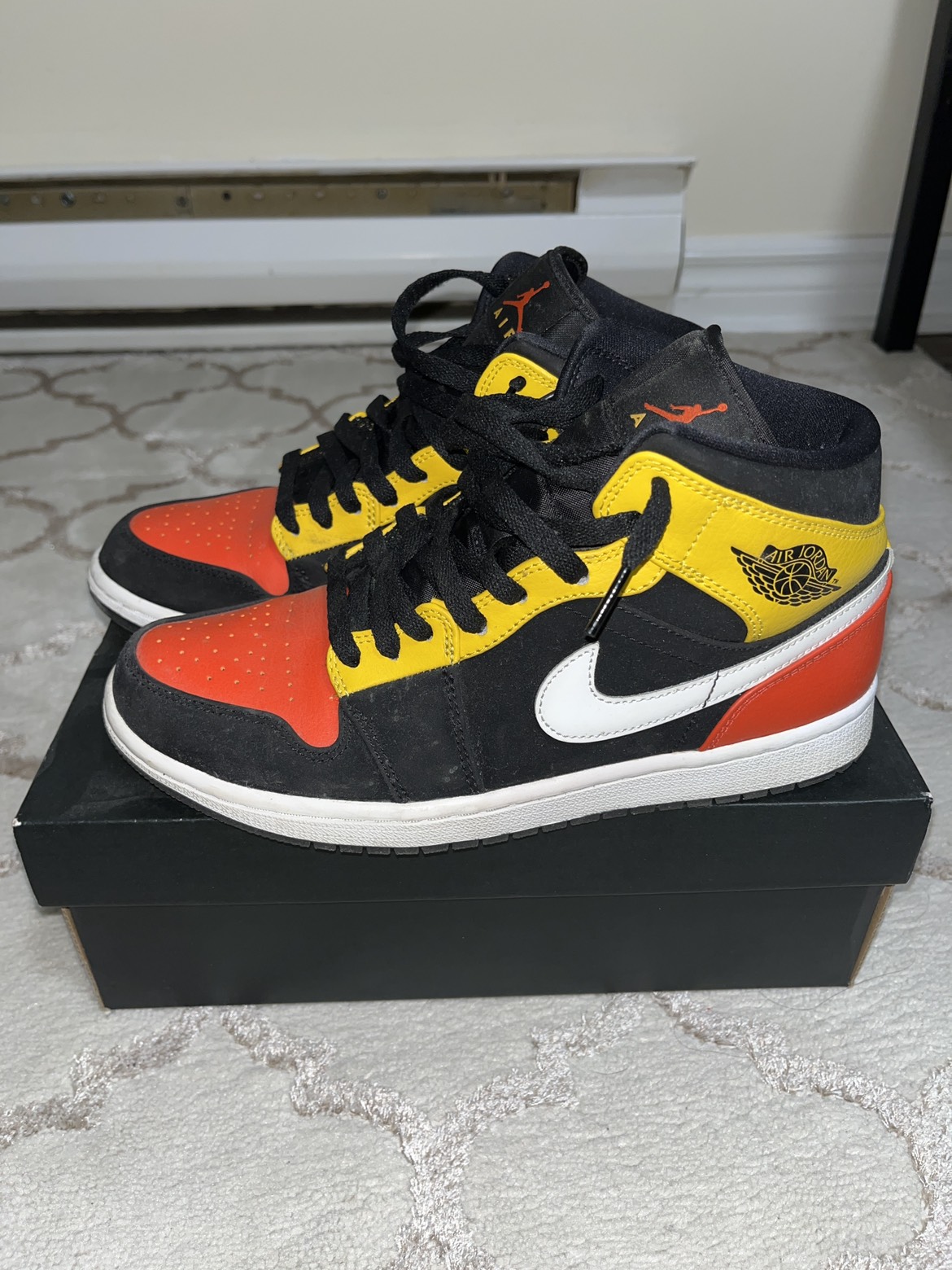 Jordan 1 mid