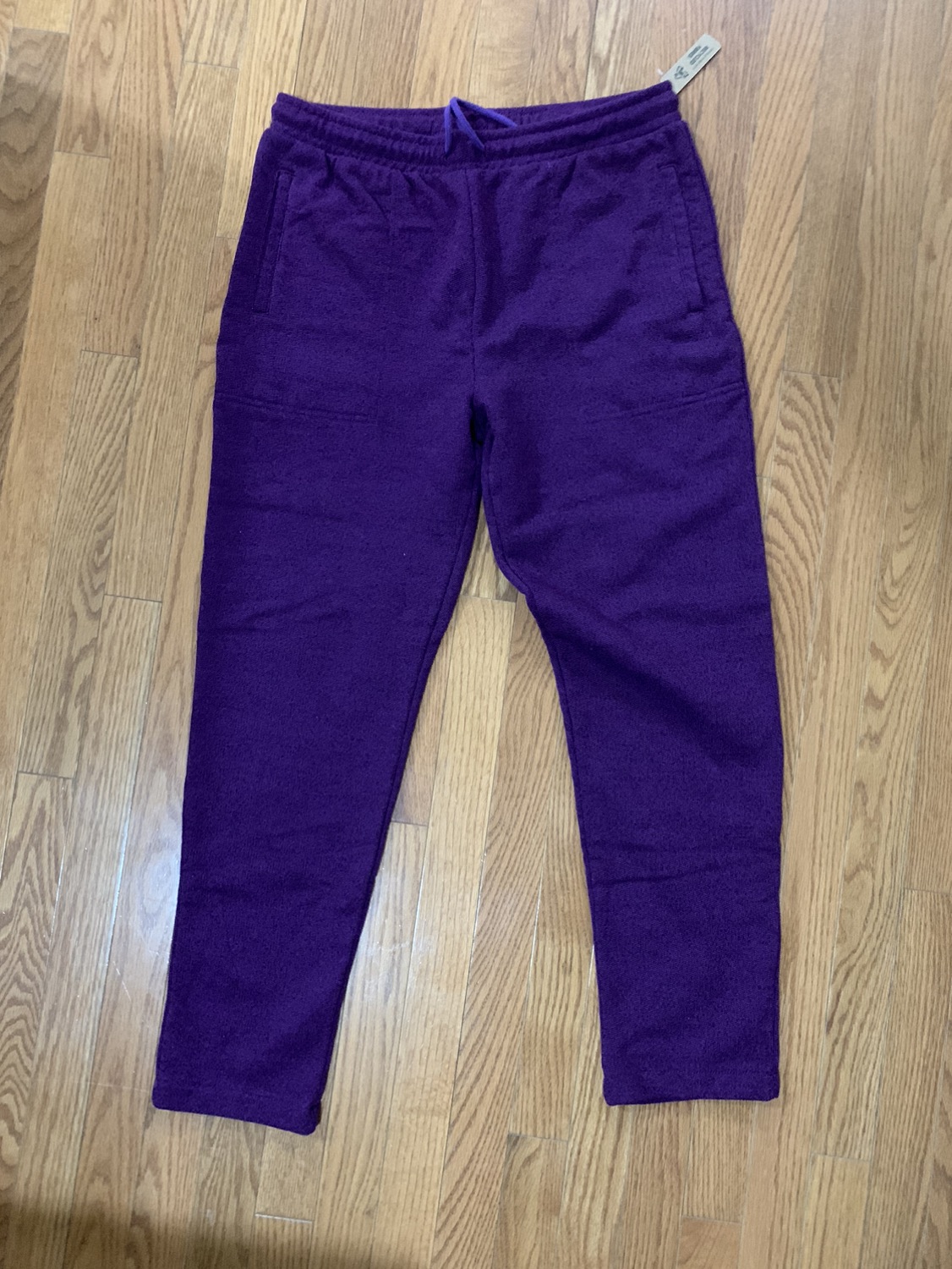 Roots pants image indicator(2)