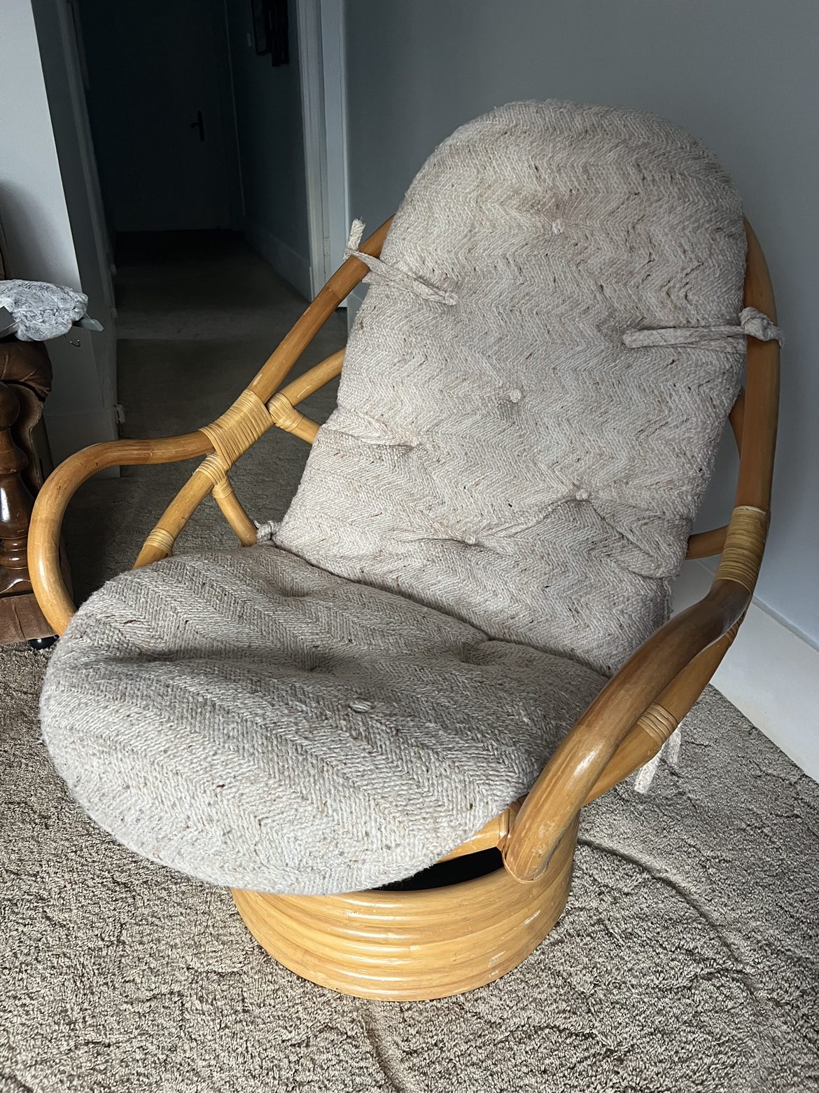 Rocking chair thumbnail