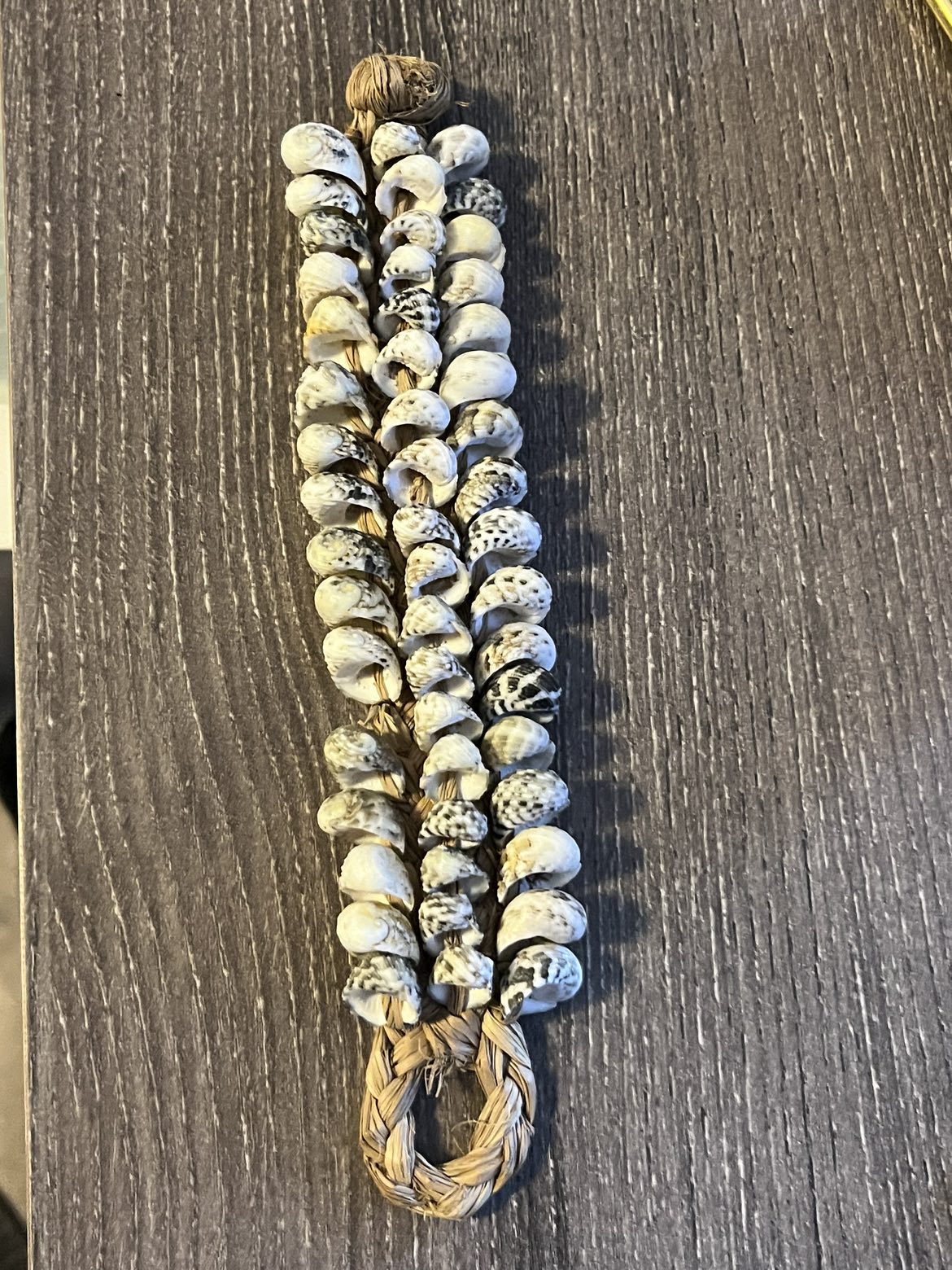 COWRIE SHELL BRACELET image indicator(6)