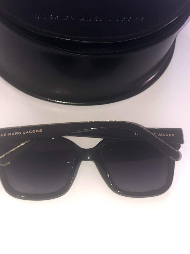 The Mark Jacobs unisex sunglasses and case - photo 3