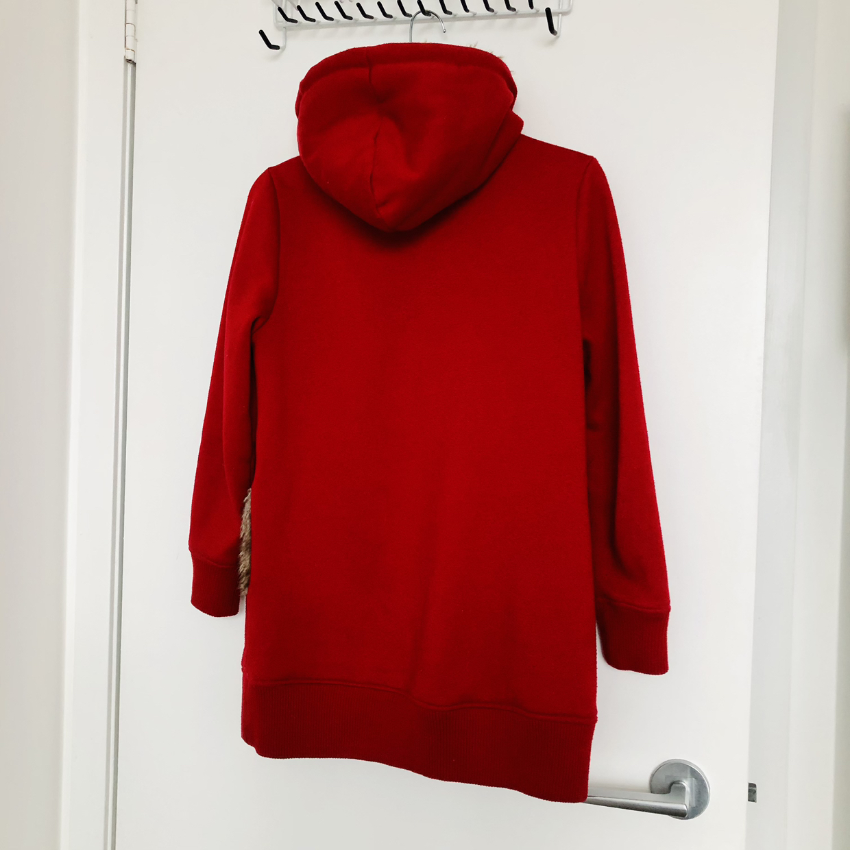 Super cute Red zipped up hoodie with detachable fur trim image indicator(8)