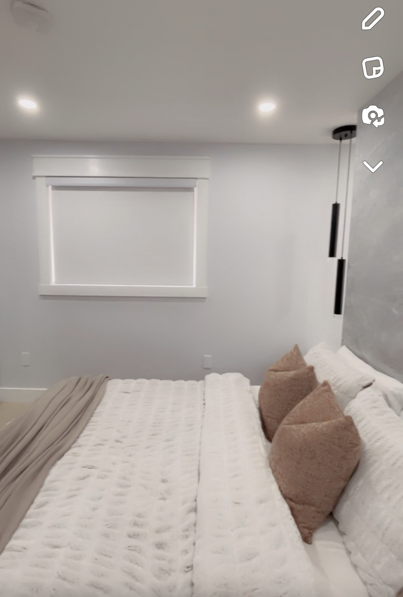 Moving sale - Queen bed frame with mattress - photo 5