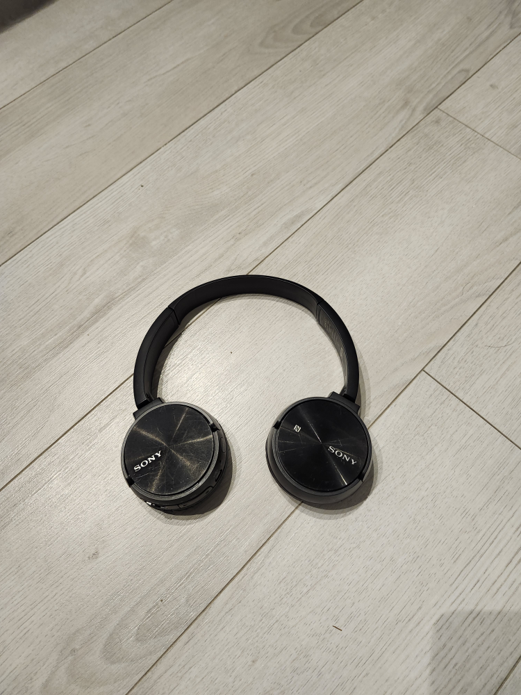 Sony Headphones - photo 2