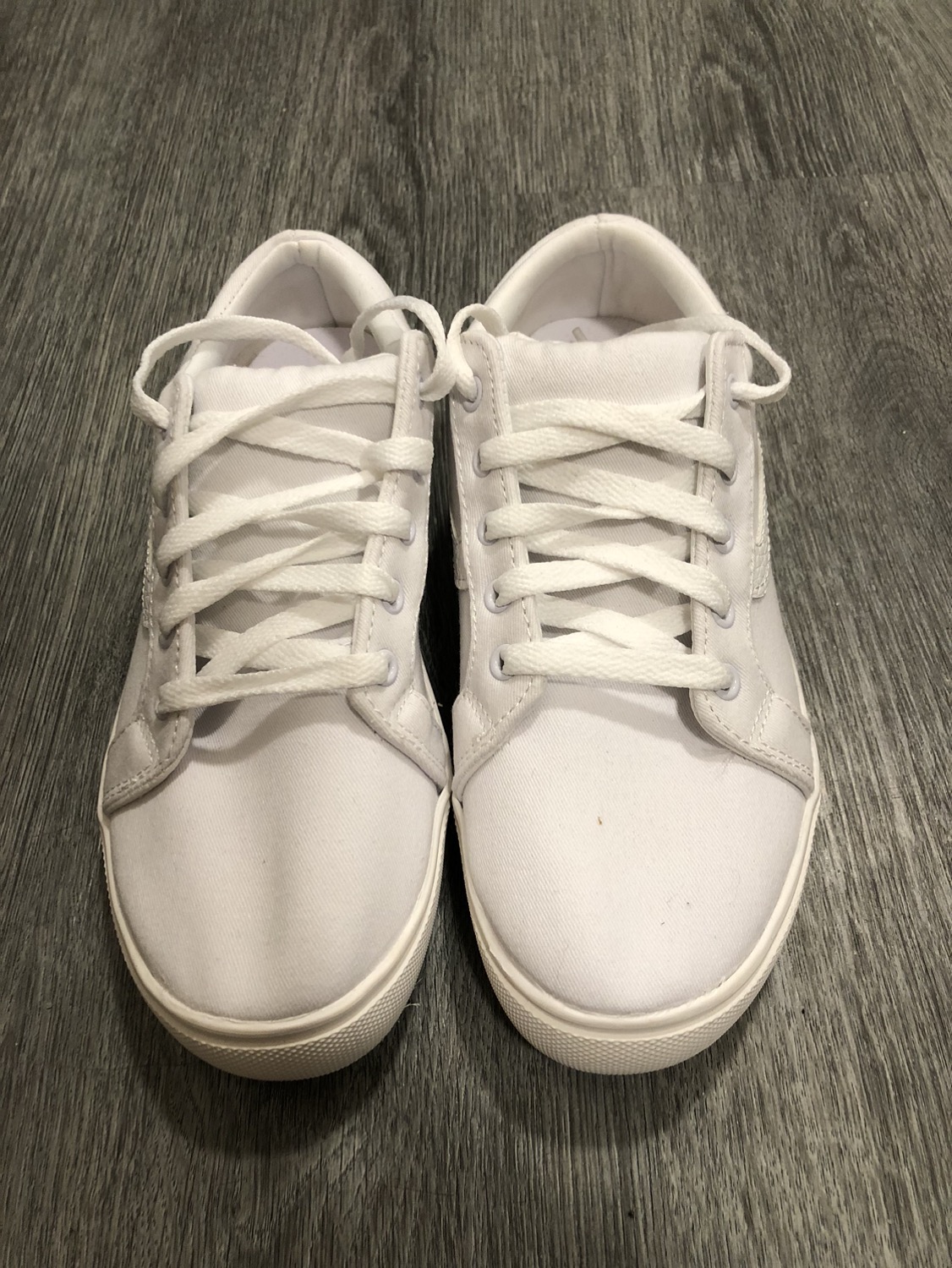 White Sneakers image indicator(2)