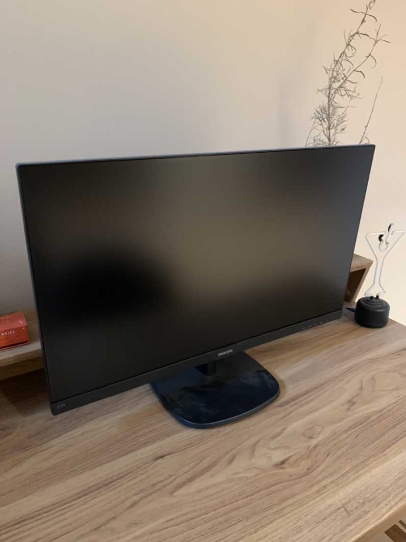 27” Computer monitor (Box included)
