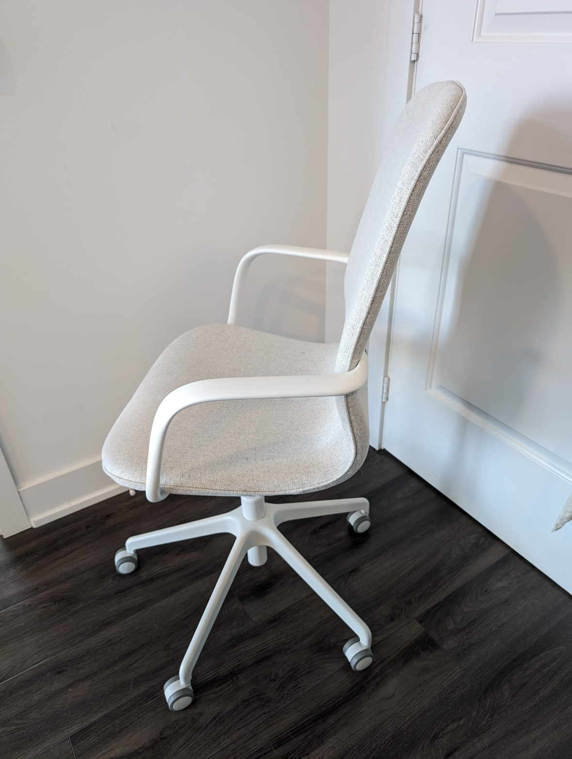 IKEA desk chair in perfect condition image indicator(2)