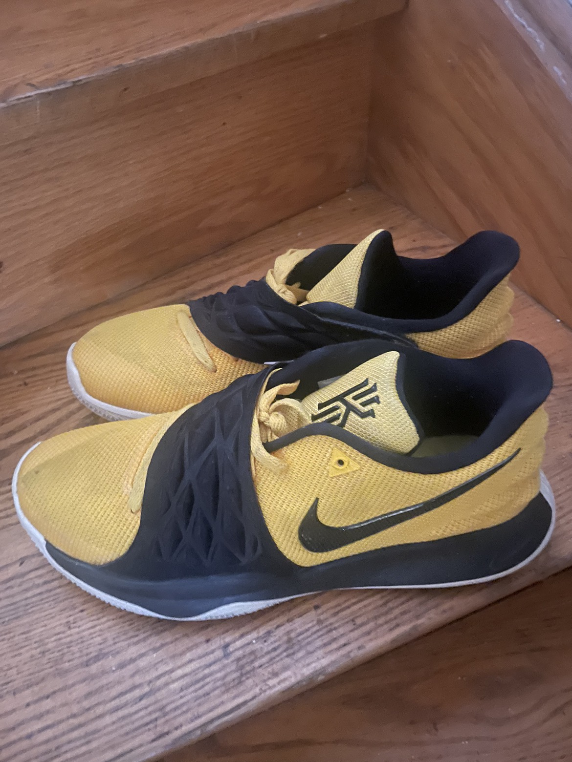 Men’s sneakers thumbnail