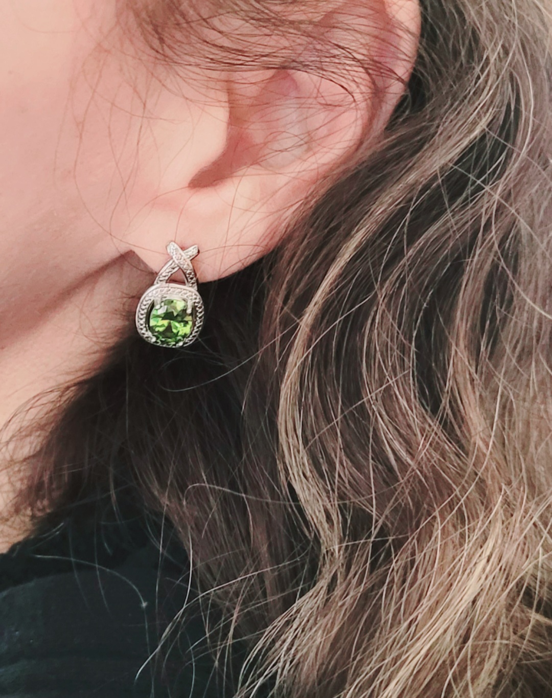 Peridot and Diamond earrings image indicator(3)