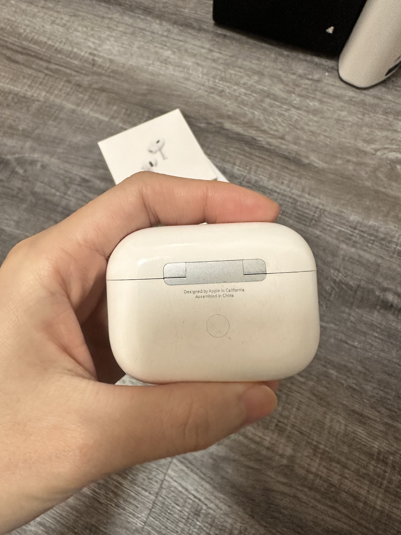 AirPods pro2 with the case and the right side - photo 3