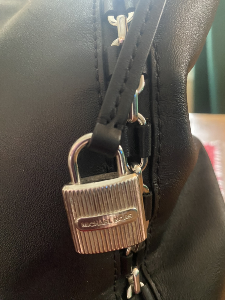 Michael Kors  Bag image indicator(2)