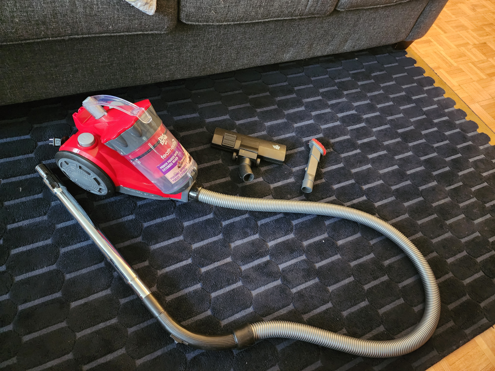 Featherlite Bagless Vacuum Cleaner thumbnail