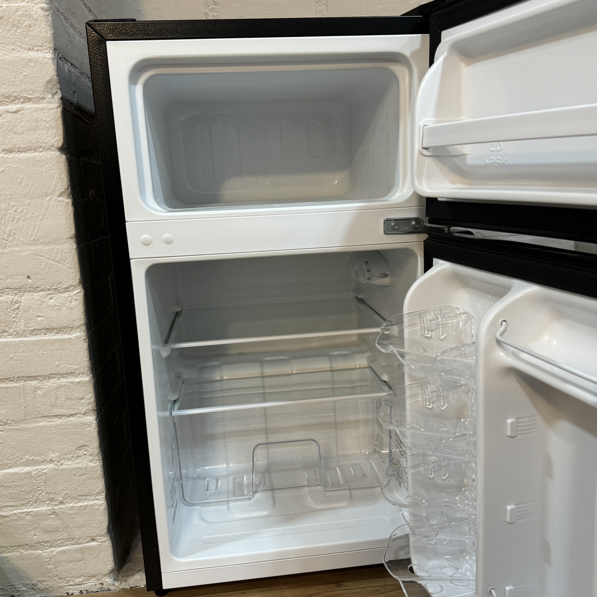 Hisense Two Door Refrigerator - photo 3