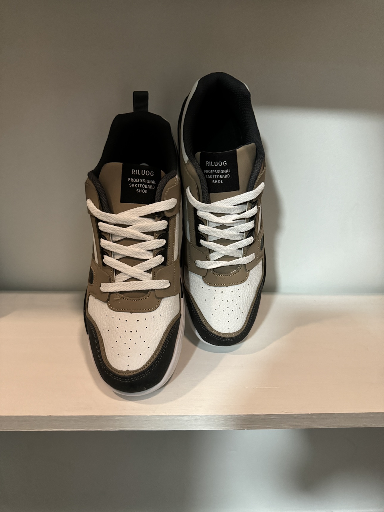 Sneaker size 9 - photo 2