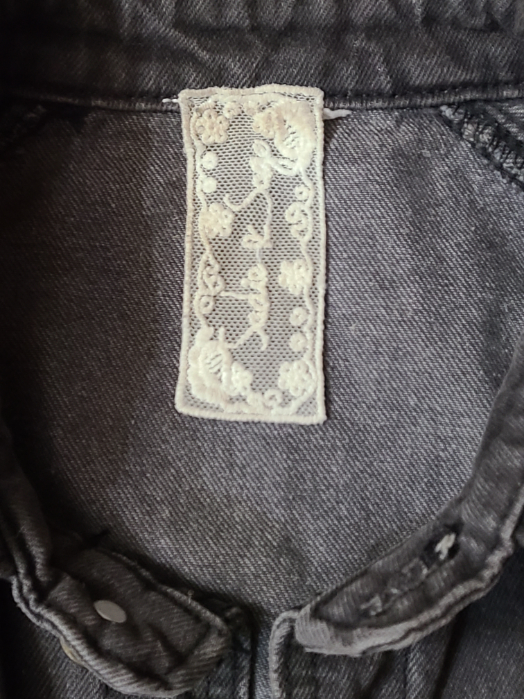 Women's Sadie & Sage denim black jean jacket Size S/M image indicator(7)