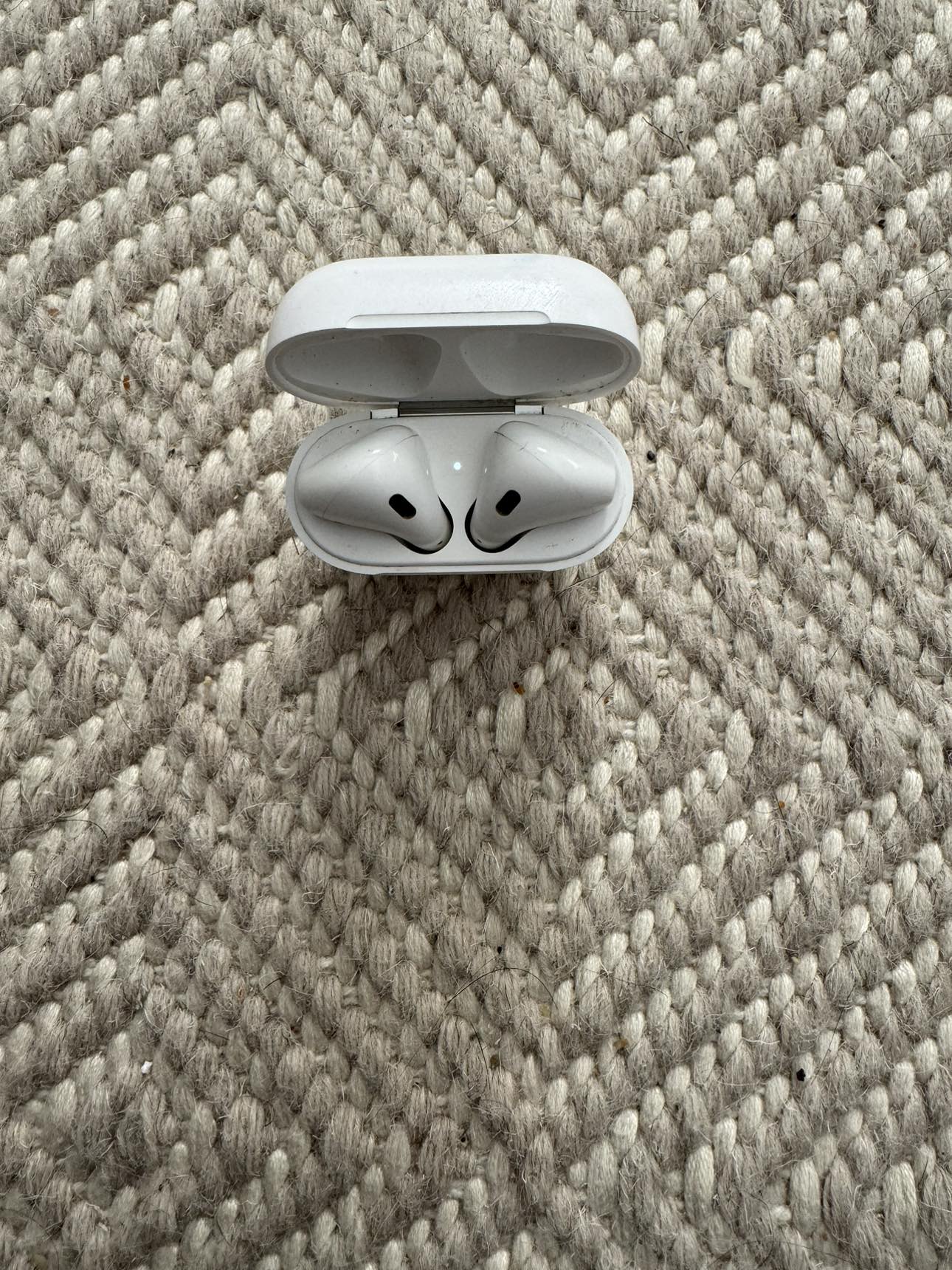 2nd gen AirPods - photo 4