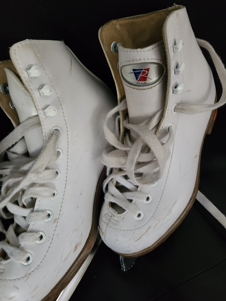 Girl's Riedell figure skates Size 1- exc cond image indicator(4)