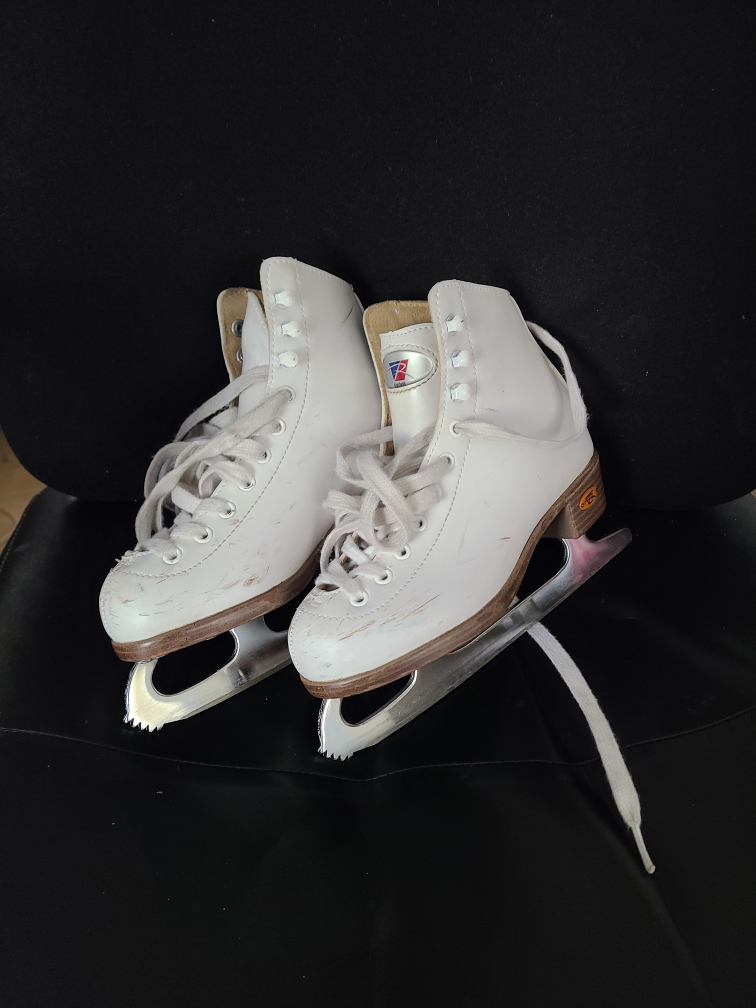 Girl's Riedell figure skates Size 1- exc cond image indicator(5)