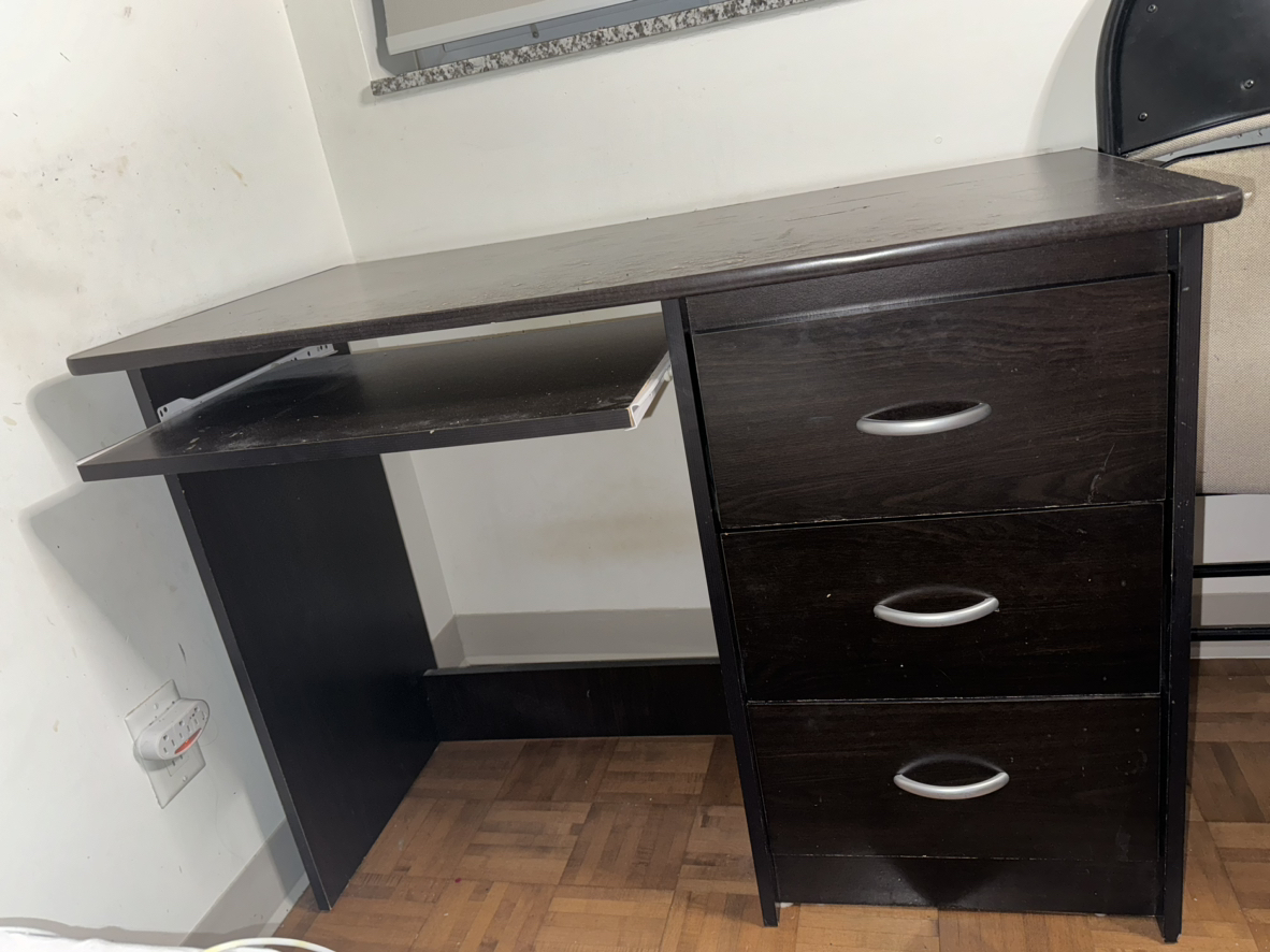 Computer desk with keyboard pullout thumbnail