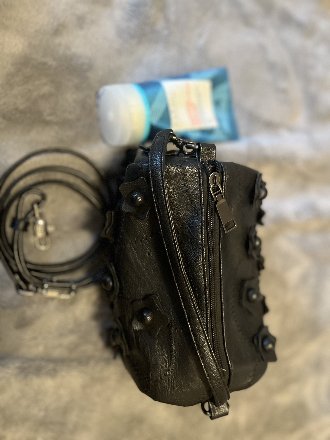 Leather crossbody bag image indicator(5)