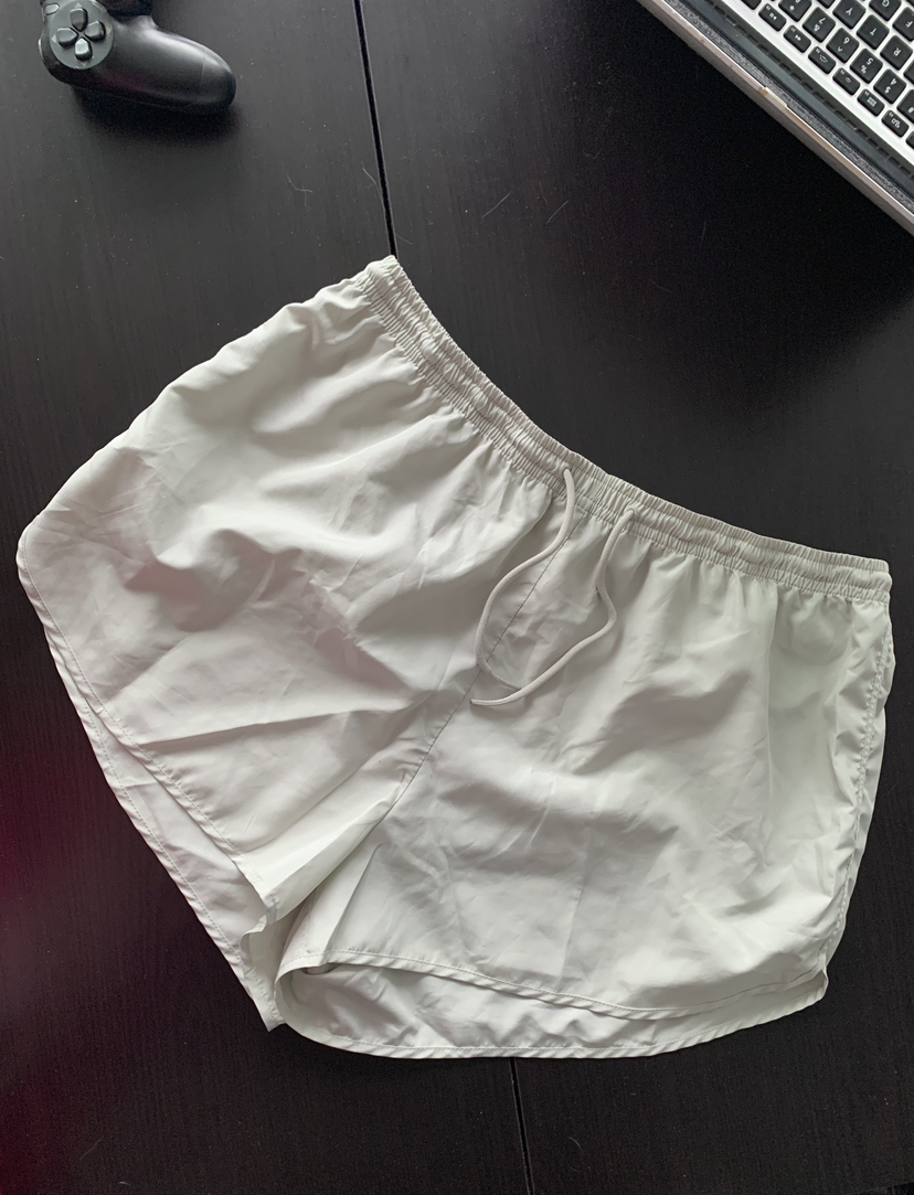 H&M high waist sports shorts image indicator(3)