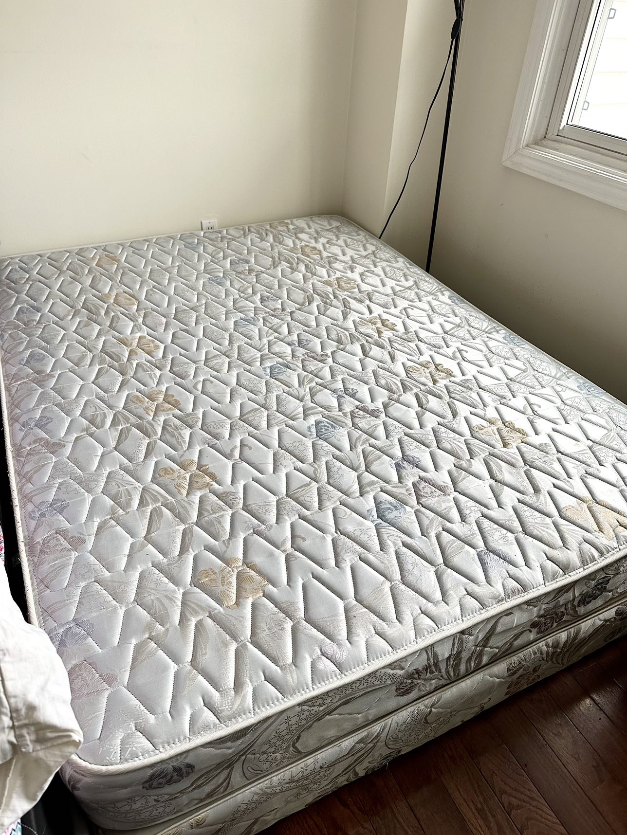Queen Matress and Box Spring - photo 4