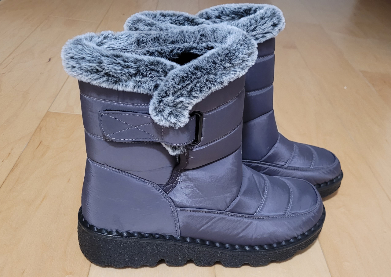 Waterproof & Anti-slip Women's Winter Boots thumbnail