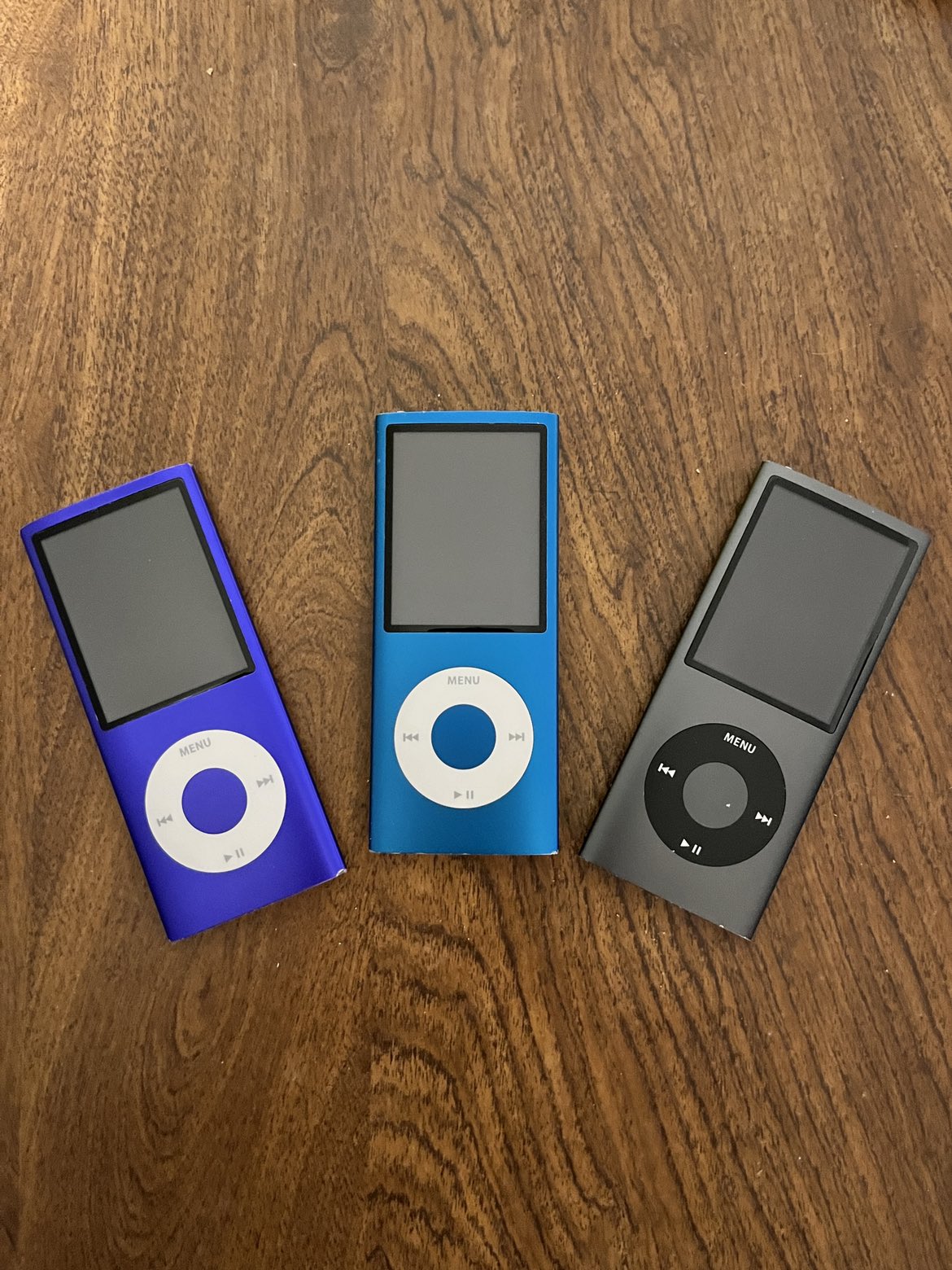 3x Apple 8GB IPODS