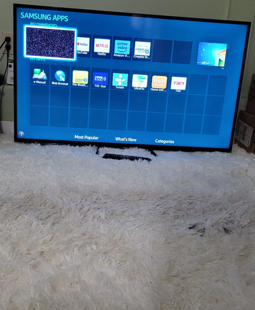 Samsung 48 inch Smart tv with remote. - photo 2