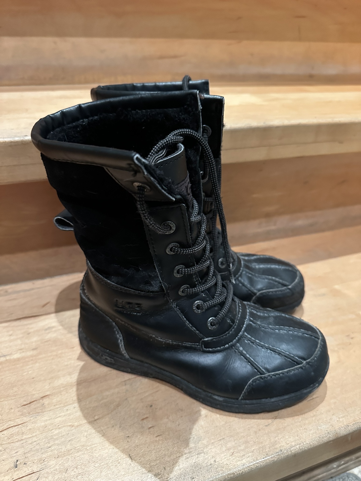 Winter boots thumbnail