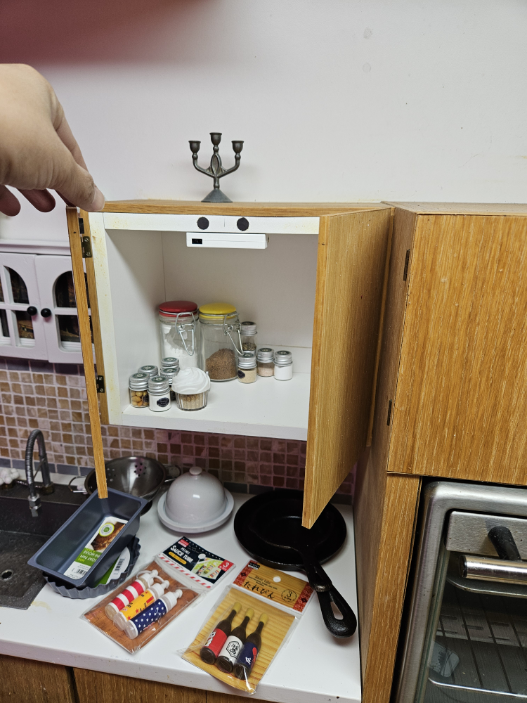 miniature kitchen with real oven, cookware amd working sink - photo 4