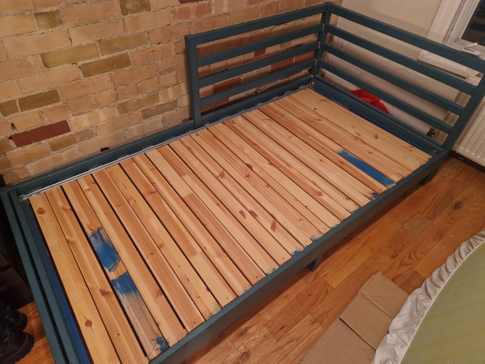 Bed frame & mattress - photo 4