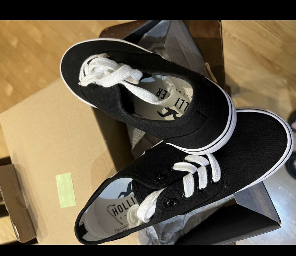 Hollister lace up sneakers in black - Size 6.5 image indicator(2)