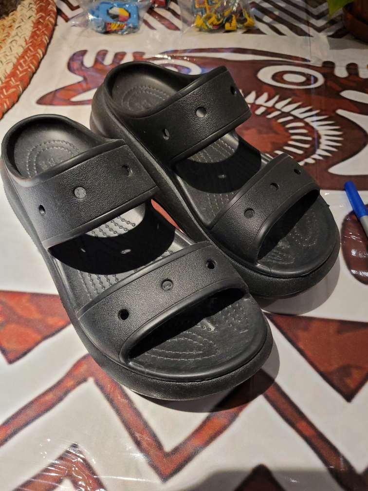 Crocs thumbnail