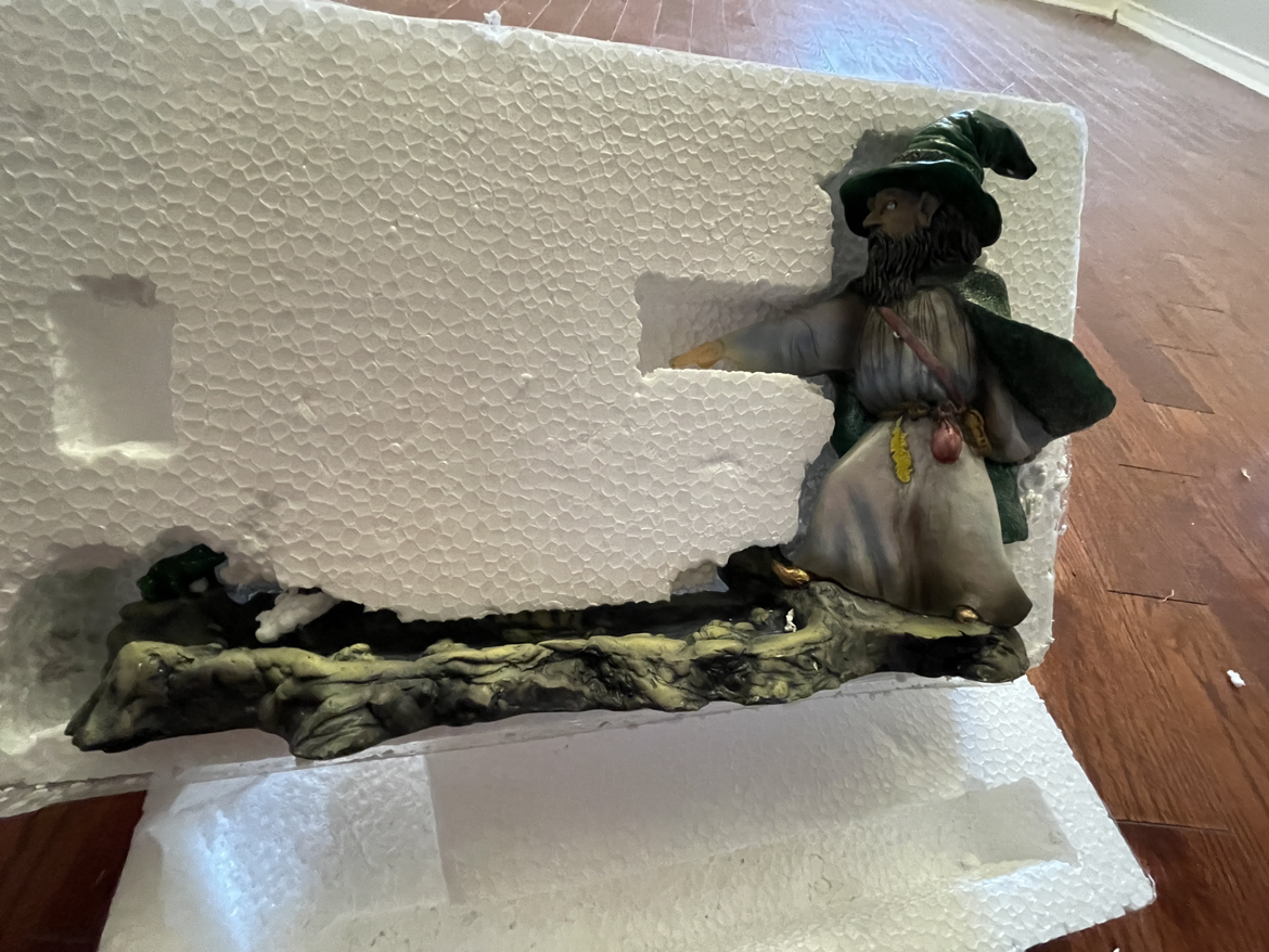 *FREE* NIB *Resin Wizard and Tree garden decorations  *newinbox* - photo 4