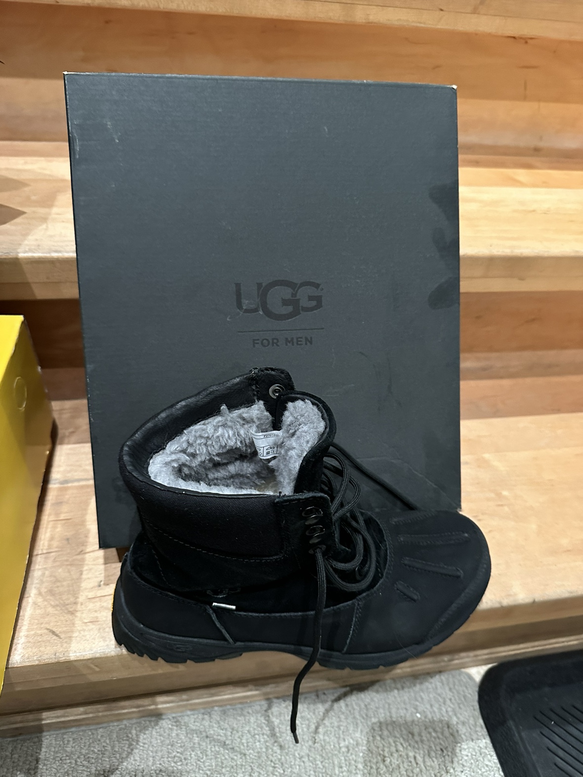 Winter  boots size 8 thumbnail