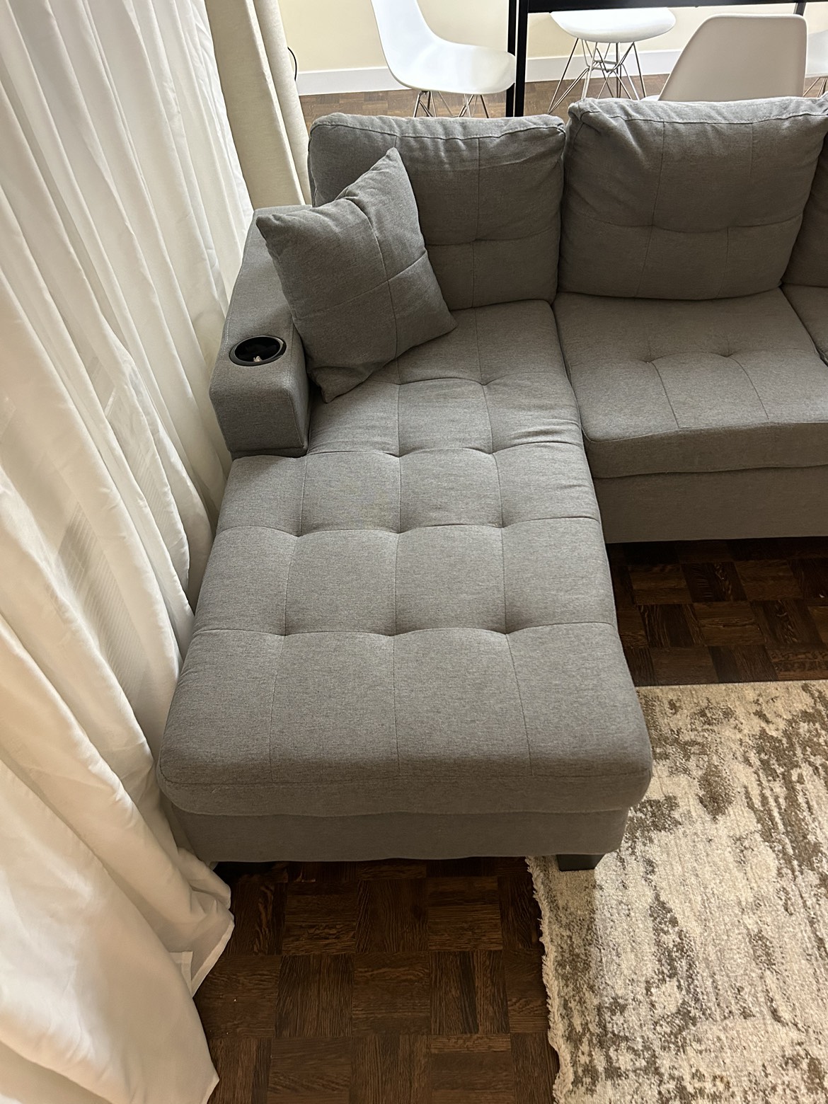 Brand new couch - photo 4