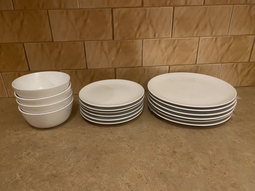 Ikea Plate Set thumbnail
