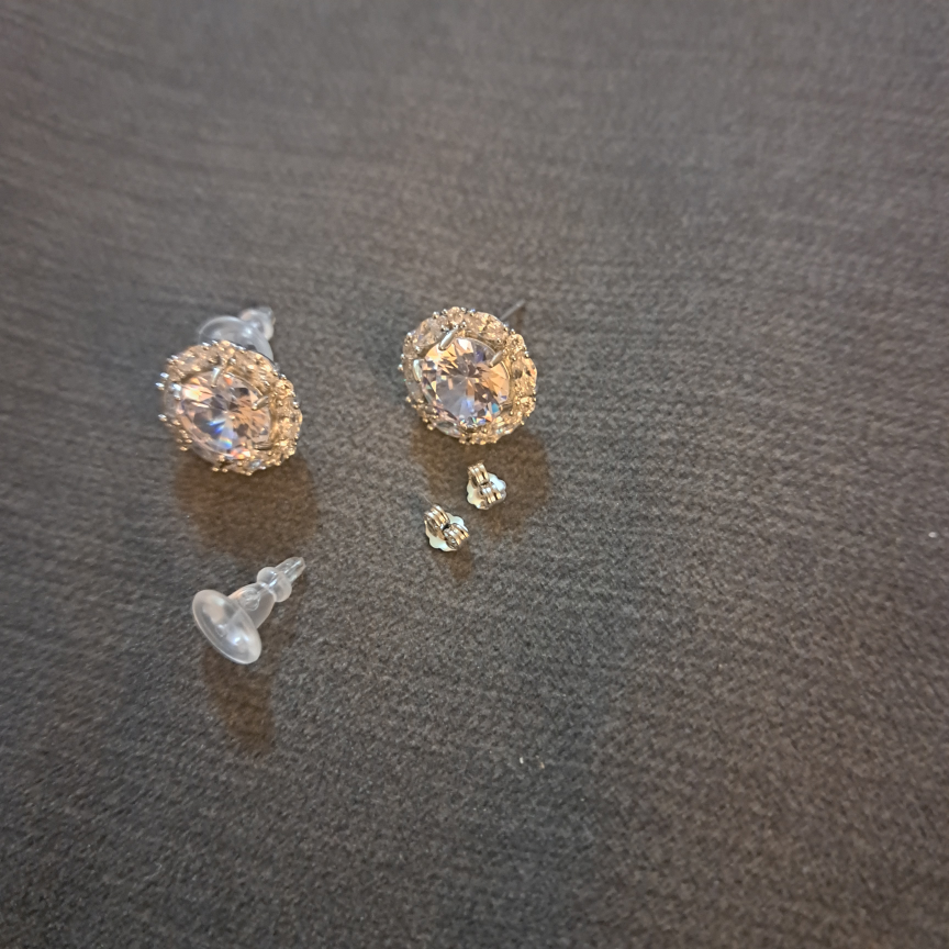earring thumbnail