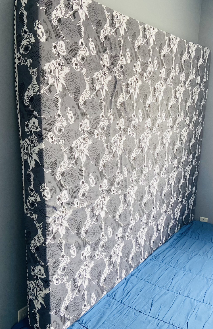 Queen bed frame and Queen memory foam mattress - photo 4