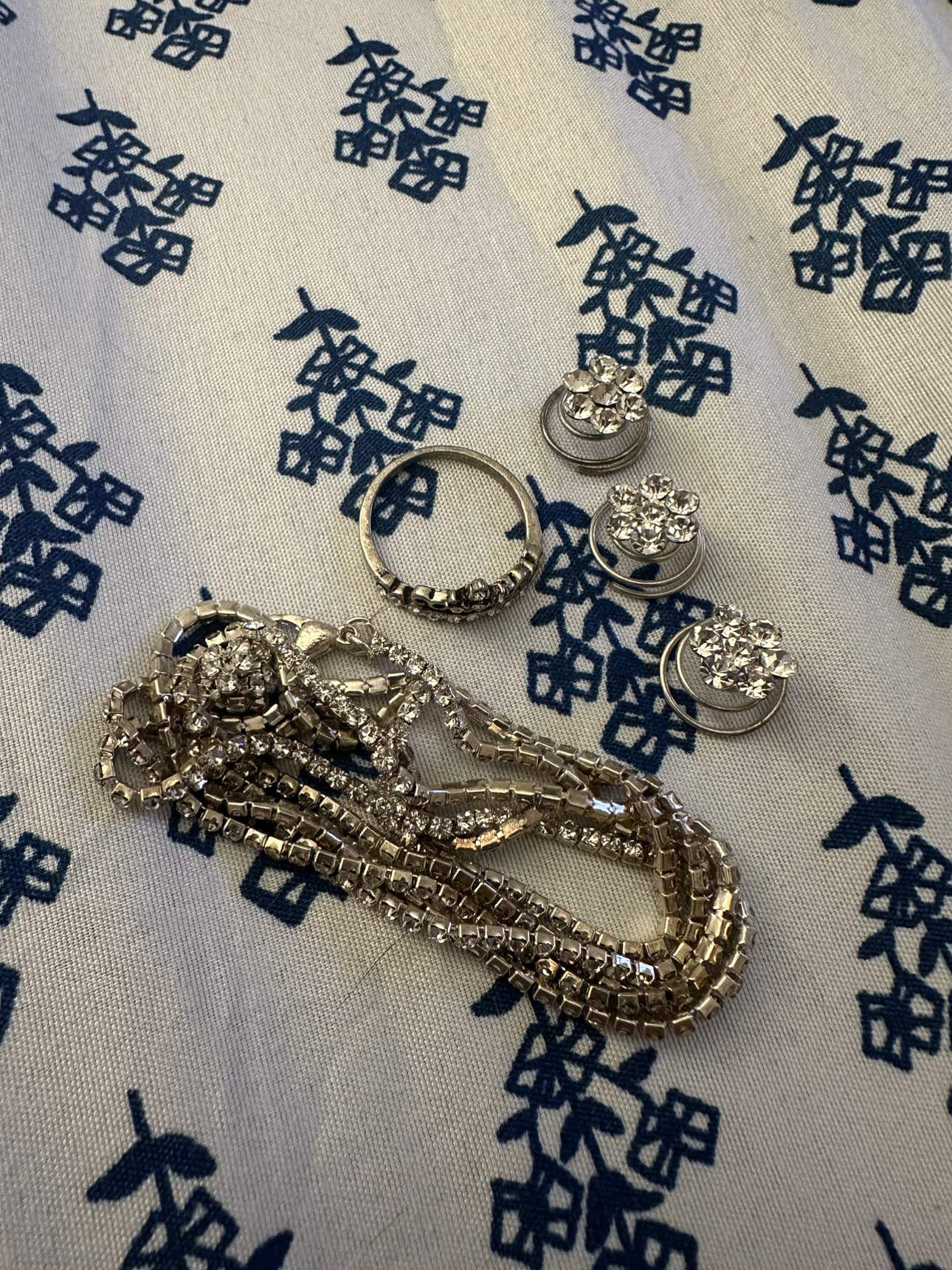 Necklace/ring/hair clip