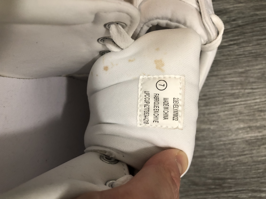 White Sneakers image indicator(3)